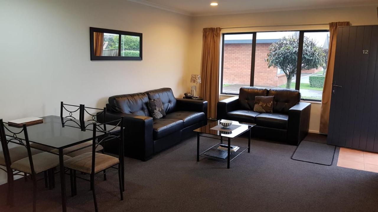 Tudor Lodge Motel Hawera Exterior foto