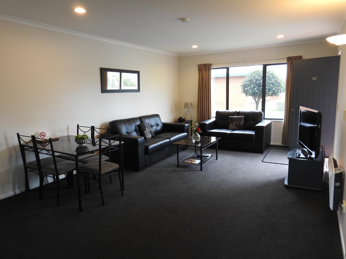 Tudor Lodge Motel Hawera Exterior foto